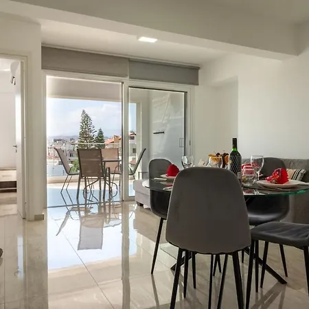 Апартаменты Aura Modern 1br In And Free Parking Лимасол
