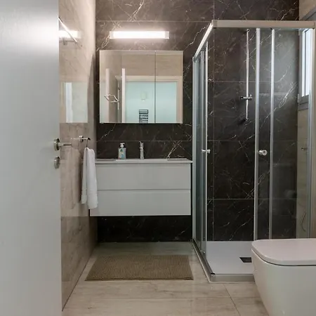 Aura Modern 1br In And Free Parking * Лимасол