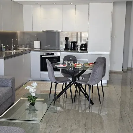 Aura Modern 1br In And Free Parking