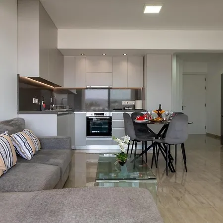 Апартаменты Aura Modern 1br In And Free Parking Лимасол