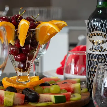 Aura Modern 1br In And Free Parking * Лимасол