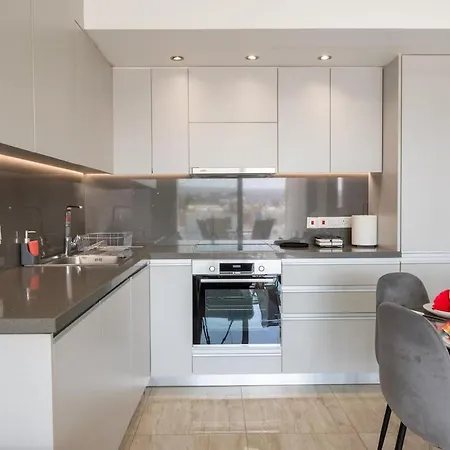 Апартаменты Aura Modern 1br In And Free Parking Лимасол