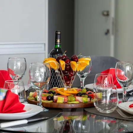 Aura Modern 1br In And Free Parking * Лимасол