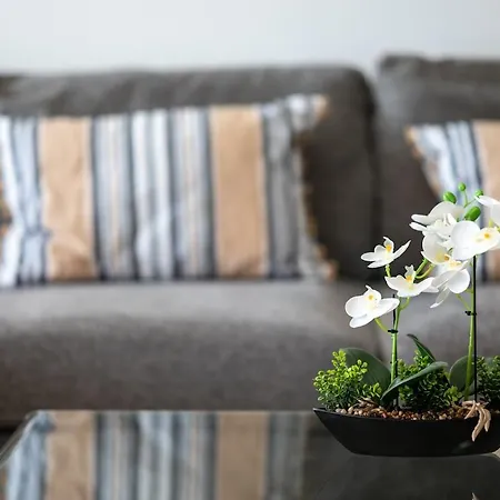 Aura Modern 1br In And Free Parking * Лимасол