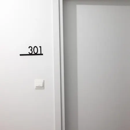 Aura Modern 1br In And Free Parking Лимасол