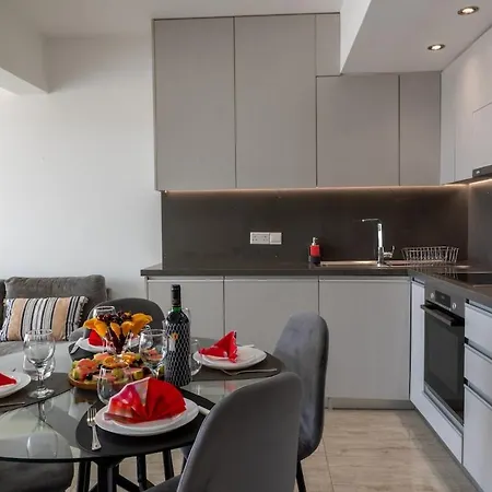 Aura Modern 1br In And Free Parking ليماسول